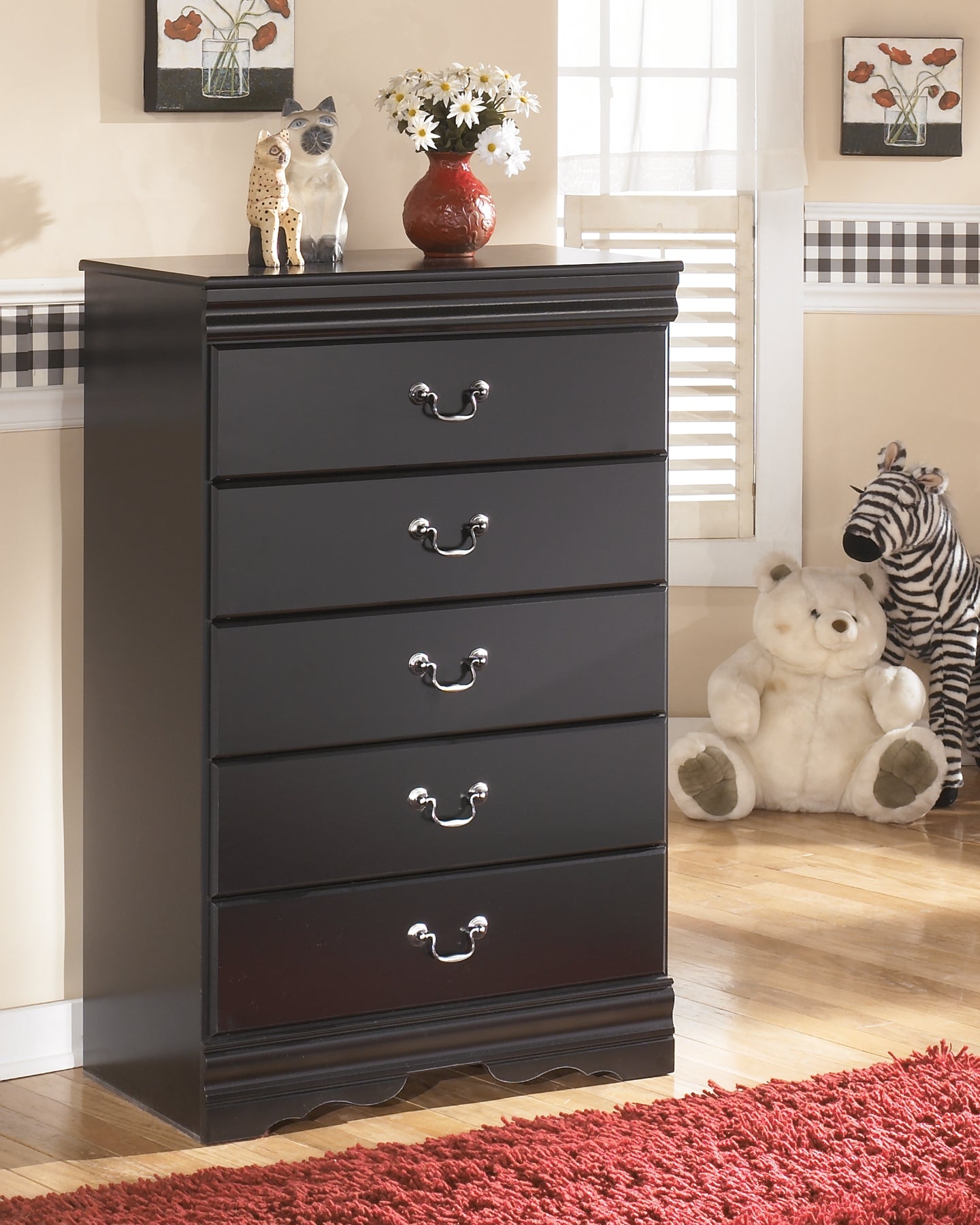 Huey Vineyard Five Drawer Chest