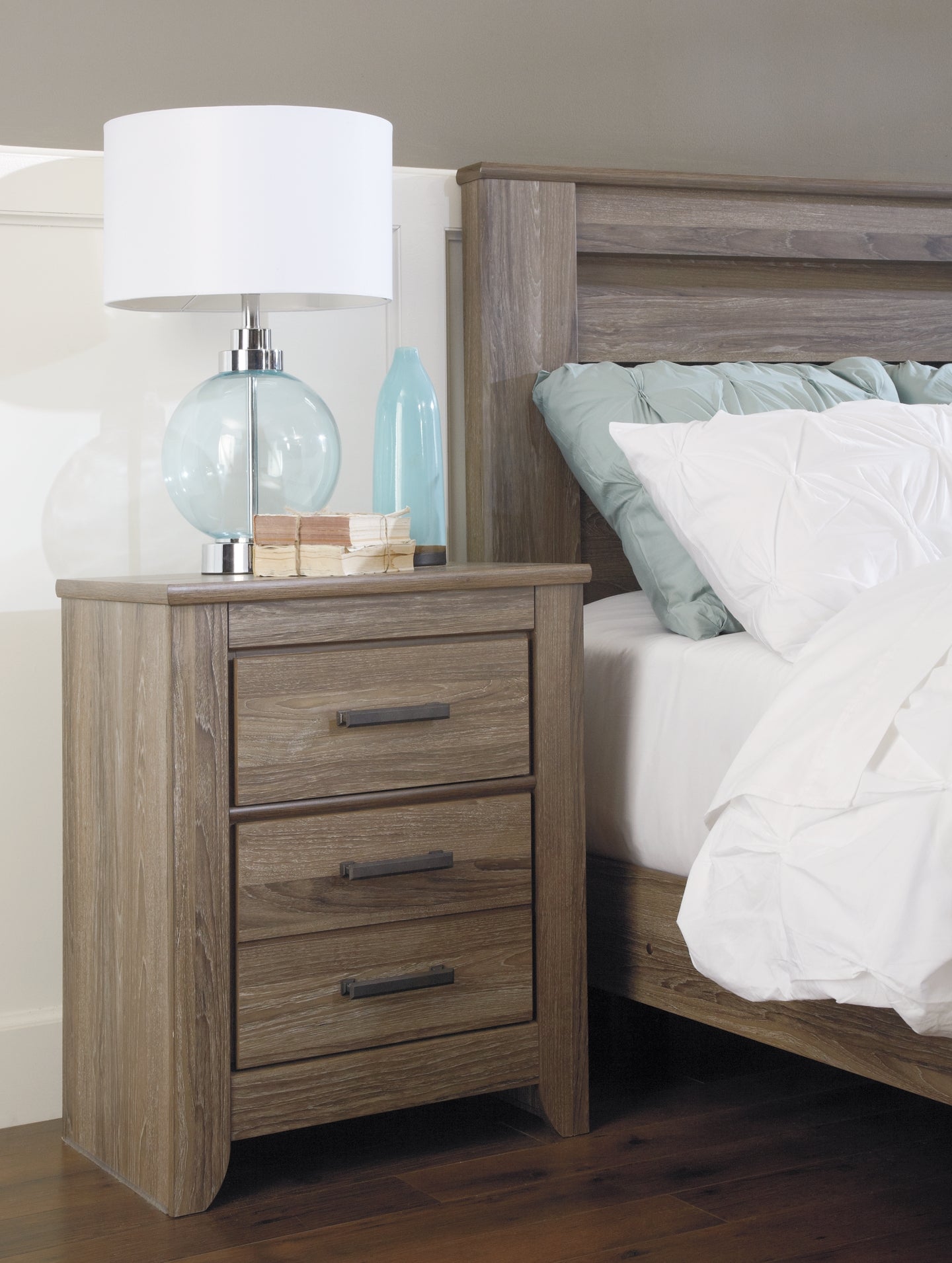 Zelen Queen/Full Panel Headboard with Mirrored Dresser and 2 Nightstands